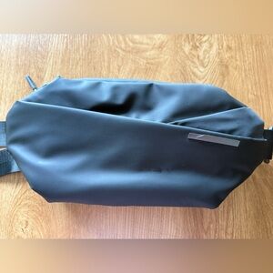 Inateck sling crossbody bag